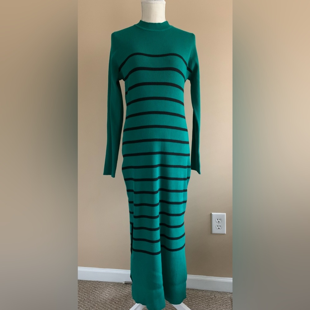 Women’s Green and Black Long Sleeve Dress - Picture 2 of 7